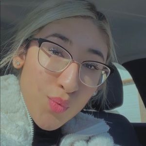 Meet your Posher, Alexandra